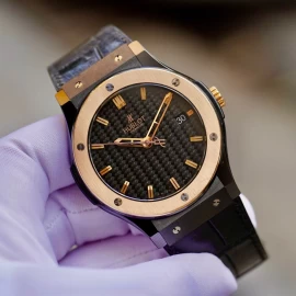 Đồng Hồ HUBLOT CLASSIC FUSION BLACK CARBON FIBER DIAL BLACK RUBBER MEN’S WATCH 45MM