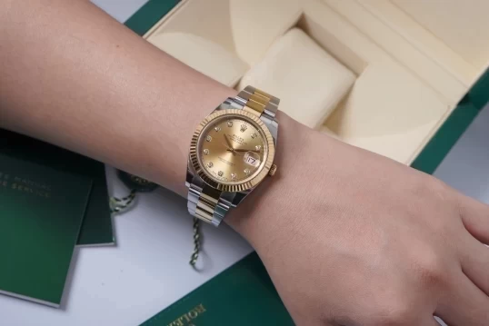 Rolex Oyster Perpetual Datejust 41mm 126333 Champagne Diamonds Dial