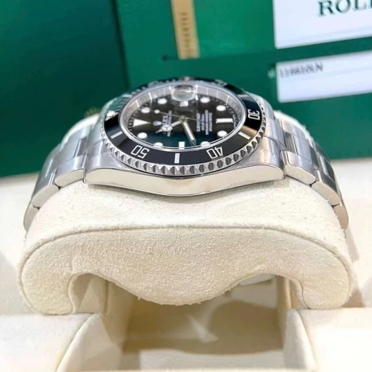 Rolex Oyster Perpetual Submariner Date 40mm 116610LN