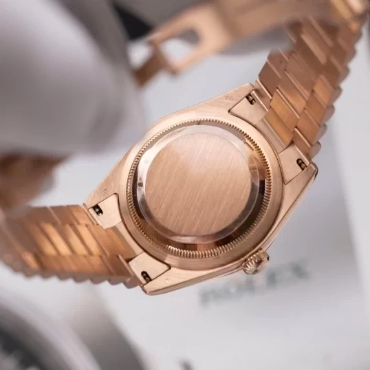 Rolex Oyster Perpetual Day-Date 36 mm 118235 Mặt Số Tia Hồng