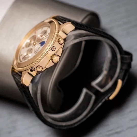 Corum Perpetual Calendar Limited Edition 100, Chronograph & lịch vạn niên