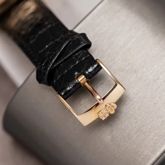 Corum Perpetual Calendar Limited Edition 100, Chronograph & lịch vạn niên