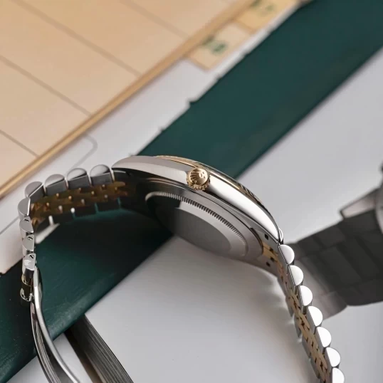 Rolex Oyster Perpetual Datejust 41mm 126333 Champagne Dial