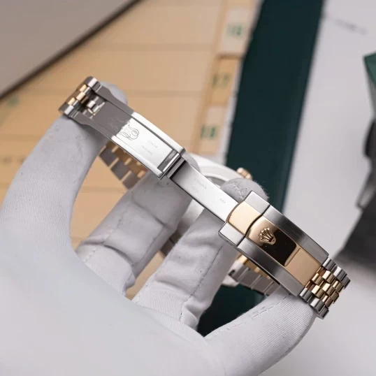Rolex Oyster Perpetual Datejust 41mm 126333 Champagne Dial