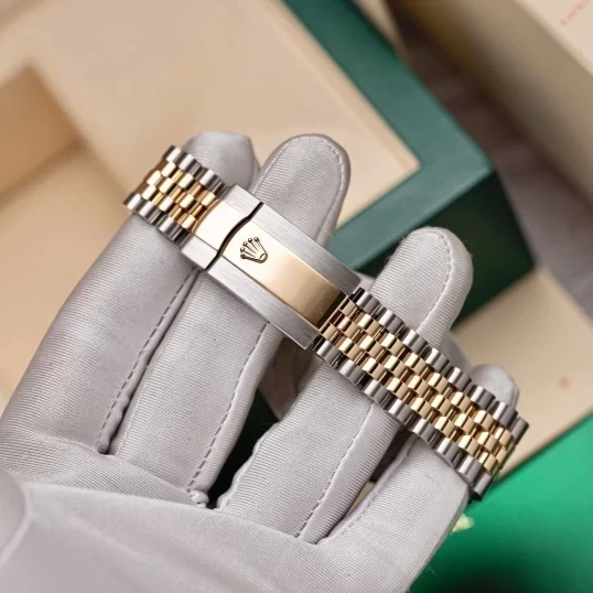 Rolex Oyster Perpetual Datejust 41mm 126333 Silver Dial