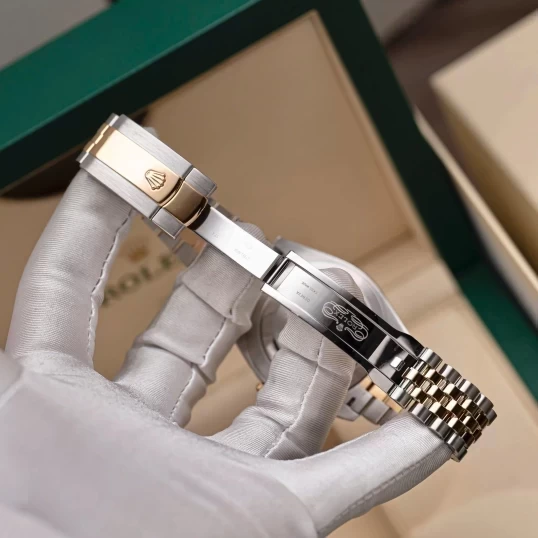 Rolex Oyster Perpetual Datejust 41mm 126333 Silver Dial
