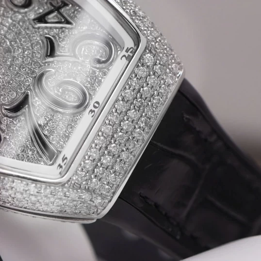 Franck Muller Vanguard V32 – Full Diamond – Black Dial