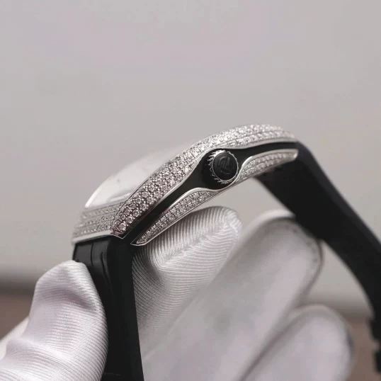 Franck Muller Vanguard V32 – Full Diamond – Black Dial
