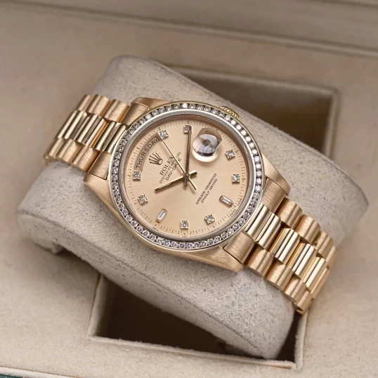 Rolex Oyster Perpetual Day-Date 36mm 18238 Mặt Số Tia Vàng Vành Kim Cương Thiên Nhiên