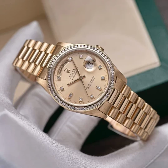 Rolex Oyster Perpetual Day-Date 36mm 18238 Mặt Số Tia Vàng Vành Kim Cương Thiên Nhiên
