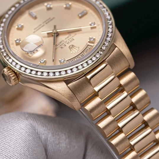 Rolex Oyster Perpetual Day-Date 36mm 18238 Mặt Số Tia Vàng Vành Kim Cương Thiên Nhiên