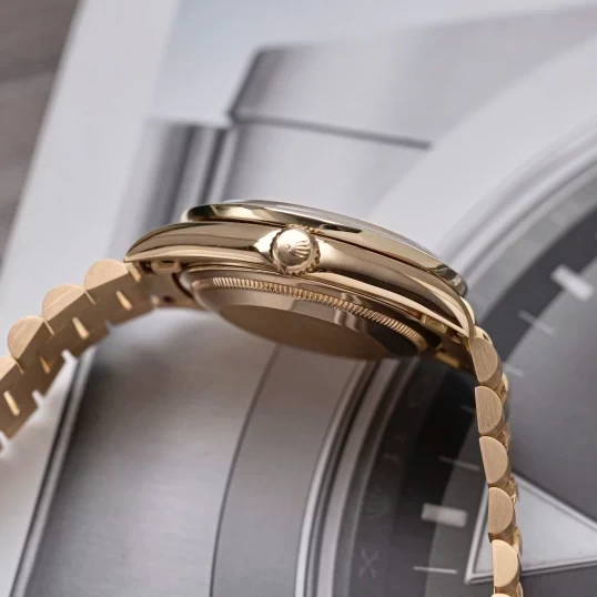 Rolex Oyster Perpetual Day-Date 36mm 18238 Mặt Số Tia Vàng Vành Kim Cương Thiên Nhiên