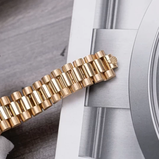 Rolex Oyster Perpetual Day-Date 36mm 18238 Mặt Số Tia Vàng Vành Kim Cương Thiên Nhiên