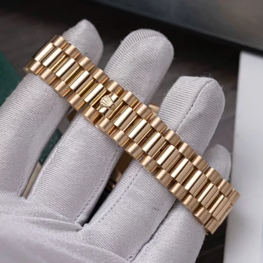 Rolex Oyster Perpetual Day-Date 36mm 18238 Mặt Số Tia Vàng Vành Kim Cương Thiên Nhiên