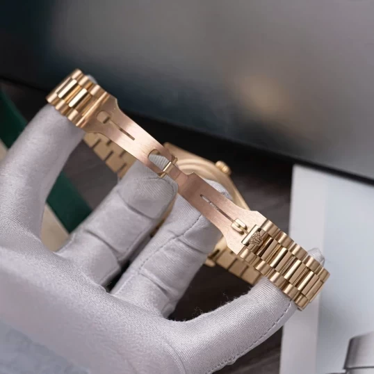 Rolex Oyster Perpetual Day-Date 36mm 18238 Mặt Số Tia Vàng Vành Kim Cương Thiên Nhiên