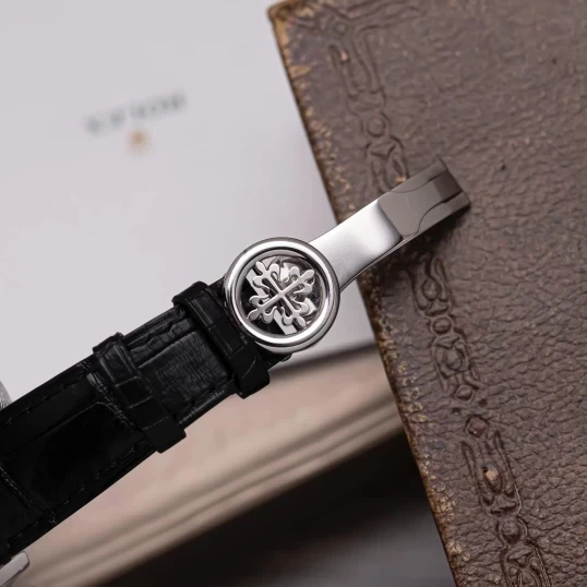 Patek Philippe Annual Calendar Chronograph Platinum 40,5mm 5960P-001