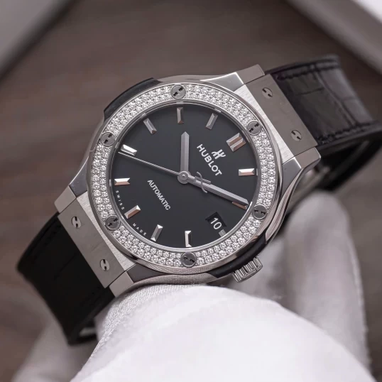 Hublot Classic Fusion Titanium 38mm 565.NX.1171.LR.1104
