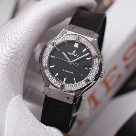 Hublot Classic Fusion Titanium 38mm 565.NX.1171.LR.1104