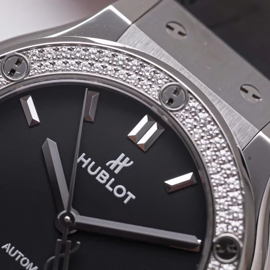 Hublot Classic Fusion Titanium 38mm 565.NX.1171.LR.1104