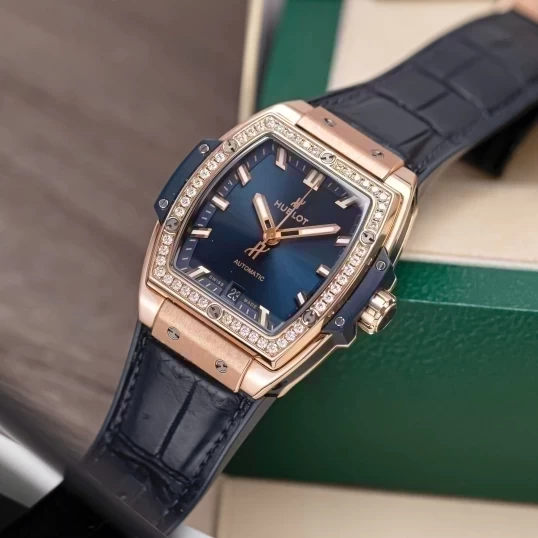 Hublot Spirit of Big Bang King Gold Blue Diamonds 39mm Ref. 665.OX.7180.LR.1204