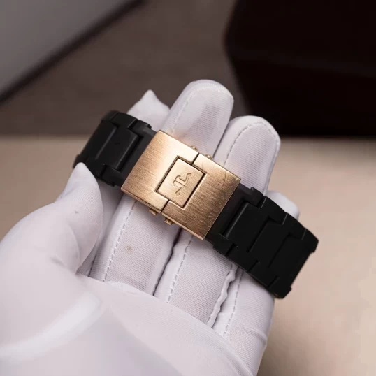 Jaeger-LeCoultre Reverso Squadra Hometime 18k Rose Gold Q7002671 Custom Diamonds
