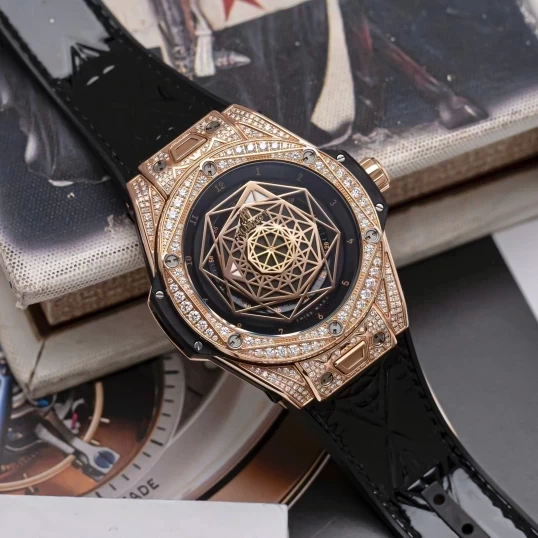 Hublot Big Bang Sang Bleu King Gold Pavé Diamonds 39mm Ref. 465.OS.1118.VR.1704.MXM18 – Black Skeleton Dial