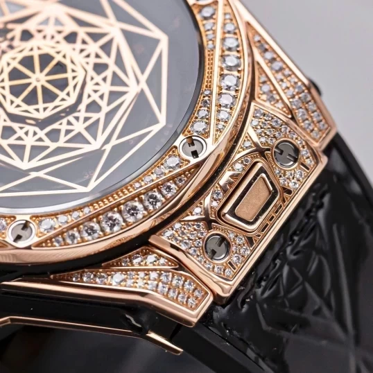 Hublot Big Bang Sang Bleu King Gold Pavé 465.OS.1118.VR.1704.MXM18