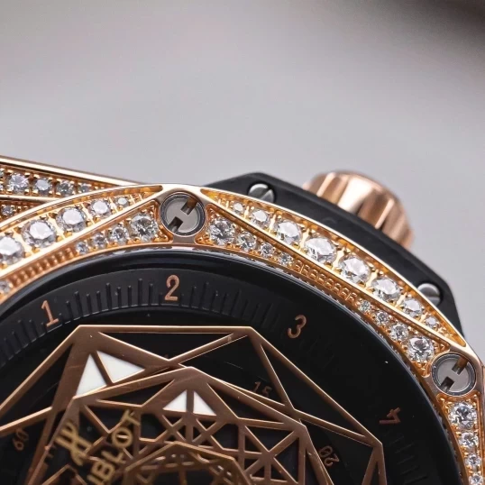 Hublot Big Bang Sang Bleu King Gold Pavé 465.OS.1118.VR.1704.MXM18