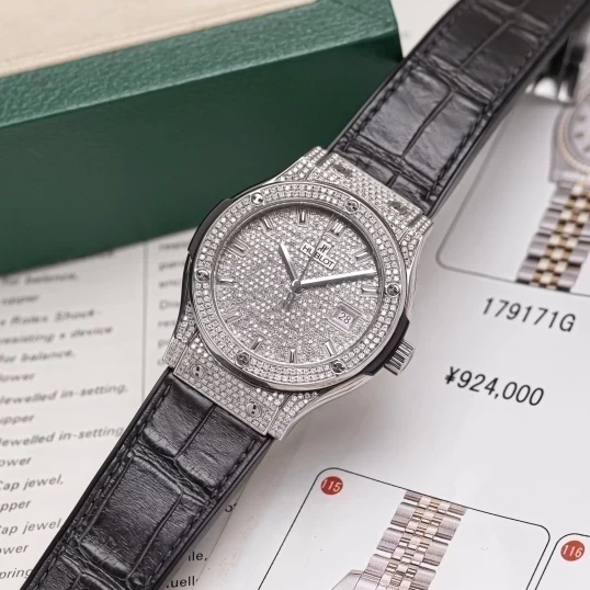 Hublot Classic Fusion Titanium 42mm Ref. 542.NX.2611.LR Custom Full Diamonds Pave