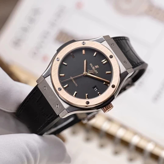 Hublot Classic Fusion Titanium Mix Gold 42mm Ref. 542.NO.1181.LR (Fullbox 2021)