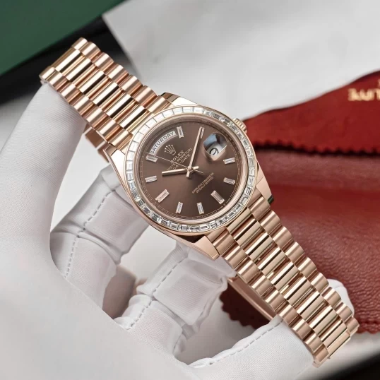 Rolex Oyster Perpetual Day-Date 40mm 228235 Everose Gold Chocolate Dial – Custom Baguette Diamond Bezel