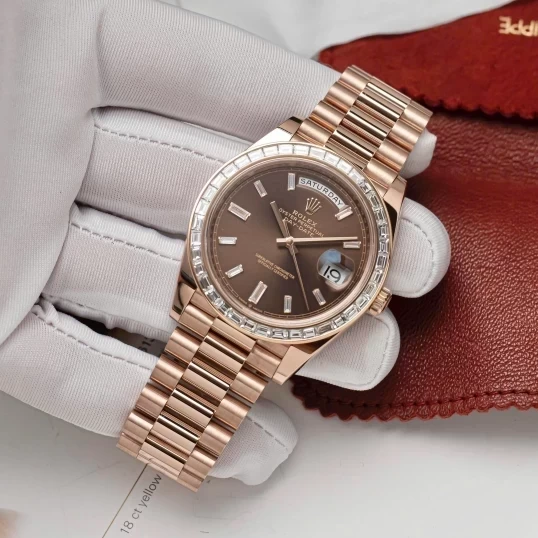 Rolex Oyster Perpetual Day-Date 40mm 228235 Everose Gold Chocolate Dial – Custom Baguette Diamond Bezel