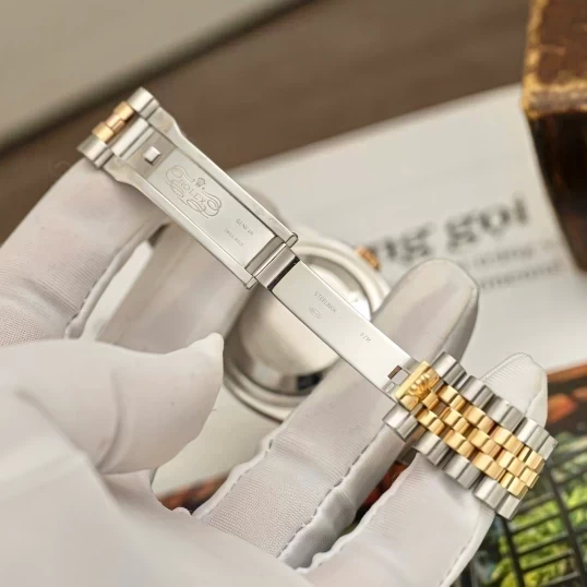Rolex Oyster Perpetual Datejust 36mm Champagne Diamond Dial - Ref. 116233