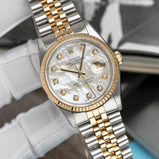 Rolex Oyster Perpetual Datejust 36mm Ref. 16233 – Mặt khảm trai trắng vân mây