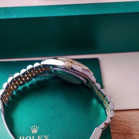 Rolex Oyster Perpetual Datejust 36 Ref. 126233 – Champagne Diamond Dial