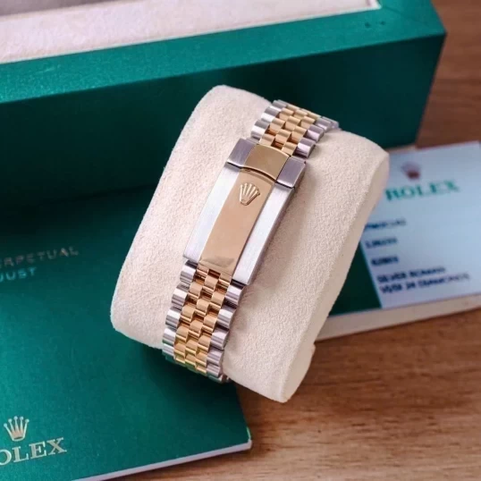 Rolex Oyster Perpetual Datejust 36 Ref. 126233 – Champagne Diamond Dial