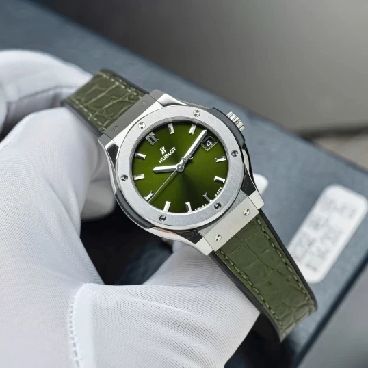 Hublot Classic Fusion 33mm – Green Dial – Ref. 581.NX.8970.LR