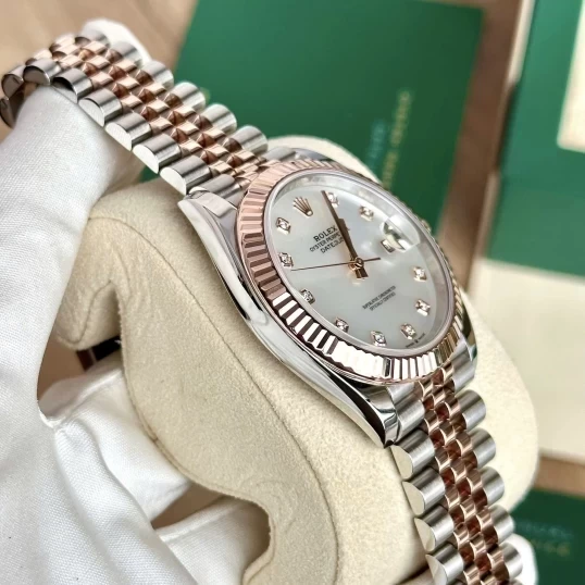 Rolex Oyster Perpetual Datejust 41 Ref. 126331– MOP Diamond Dial