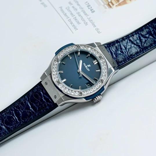 Hublot Classic Fusion 33mm Blue Dial Diamond Bezel – 581.NX.6670.LR.1104.JPN19