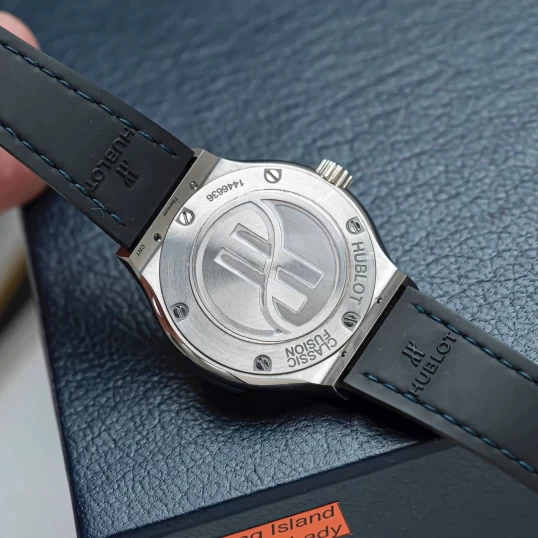 Hublot Classic Fusion 33mm Blue Dial Diamond Bezel – 581.NX.6670.LR.1104.JPN19