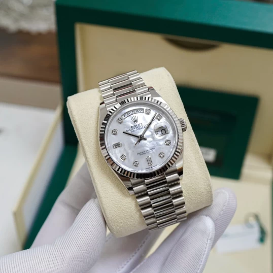 Rolex Oyster Perpetual Day-Date 36mm White Gold – Ref.128239 Mother Of Pearl Diamond Dial