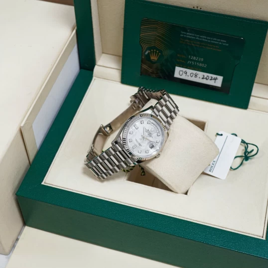 Rolex Oyster Perpetual Day-Date 36mm White Gold – Ref.128239 Mother Of Pearl Diamond Dial