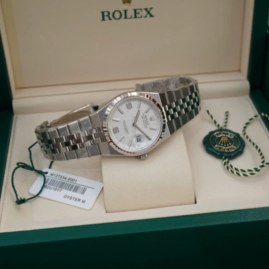 Rolex Oyster Perpetual Land-Dweller 36mm Ref. 127234-0001 – Mặt số trắng họa tiết tổ ong