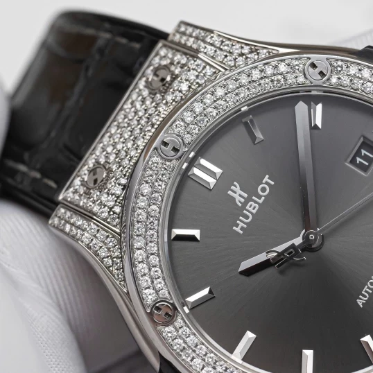 Hublot Classic Fusion Grey Titanium 42mm Ref. 542.NX.7071.LR Custom Diamond