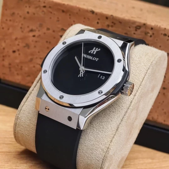 Hublot Classic Fusion 42mm – Ref. 591.NX.1270.RX.MDM – Black Dial