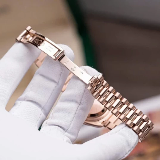 Rolex Oyster Perpetual Lady-Datejust Chocolate Dial Diamond Bezel 28mm – Ref. 279135RBR