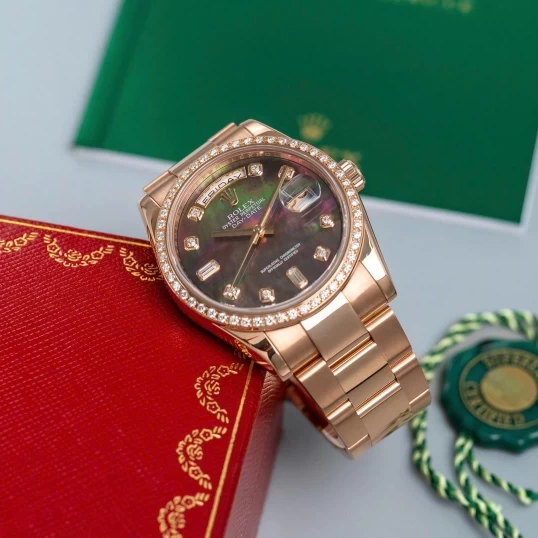 Rolex Oyster Perpetual Day-Date 36mm Ref. 118205 – Everose Gold – MOP Diamond Dial