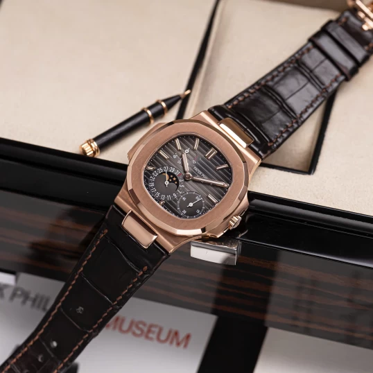 Patek Philippe Nautilus 40mm Ref. 5712R-001