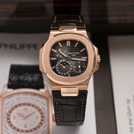 Patek Philippe Nautilus 40mm Ref. 5712R-001