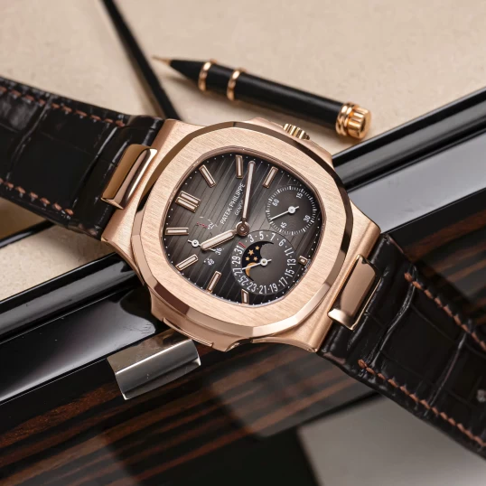 Patek Philippe Nautilus 40mm Ref. 5712R-001